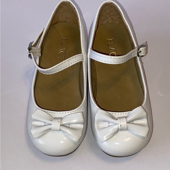 Place White Patent Mary Jane’s with Ruffle Socks - Picture 4 of 12